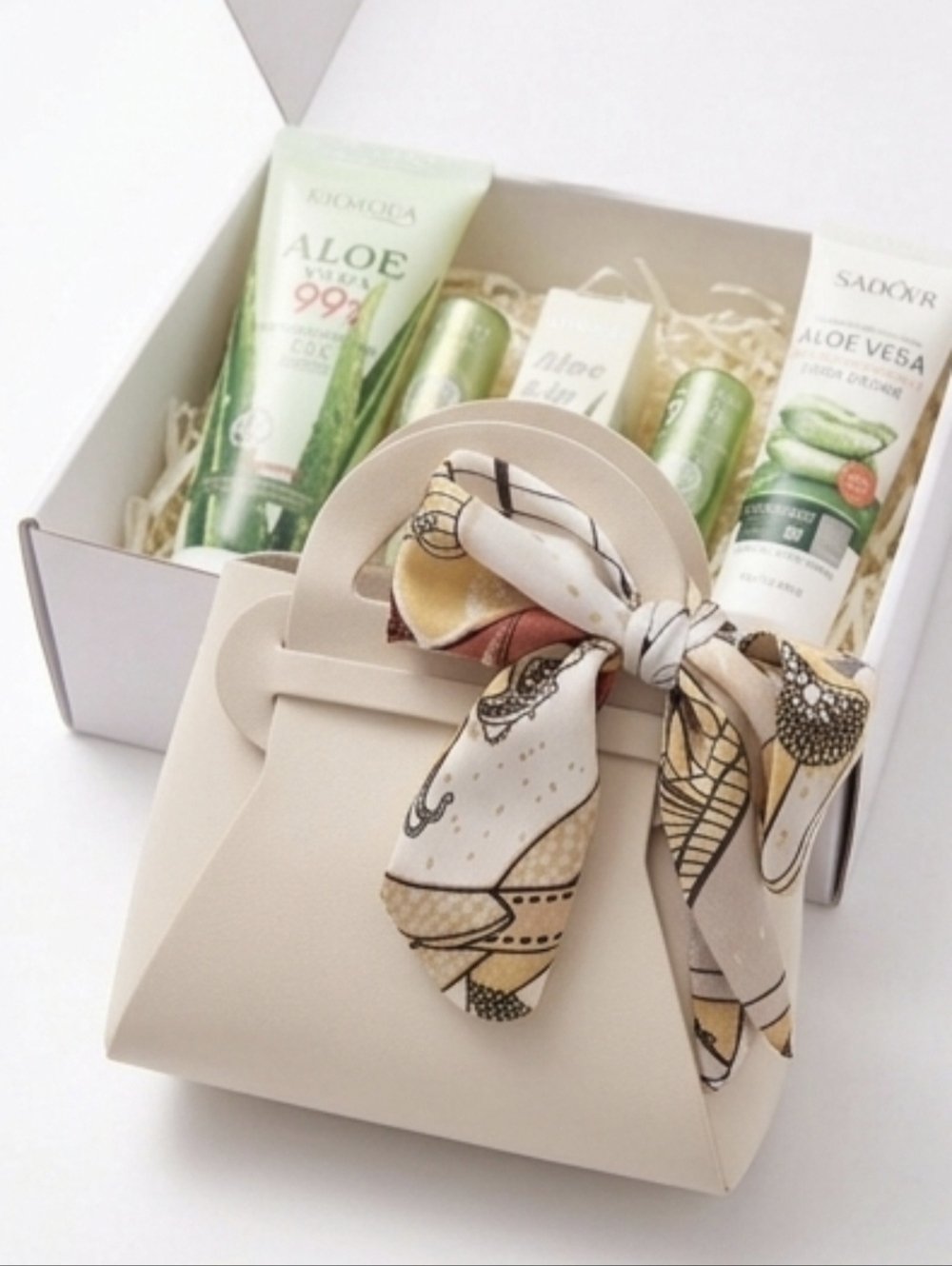 6pc Aloe Vera Skincare Gift Set with Mini Leather Bag - Picture 4 of 4